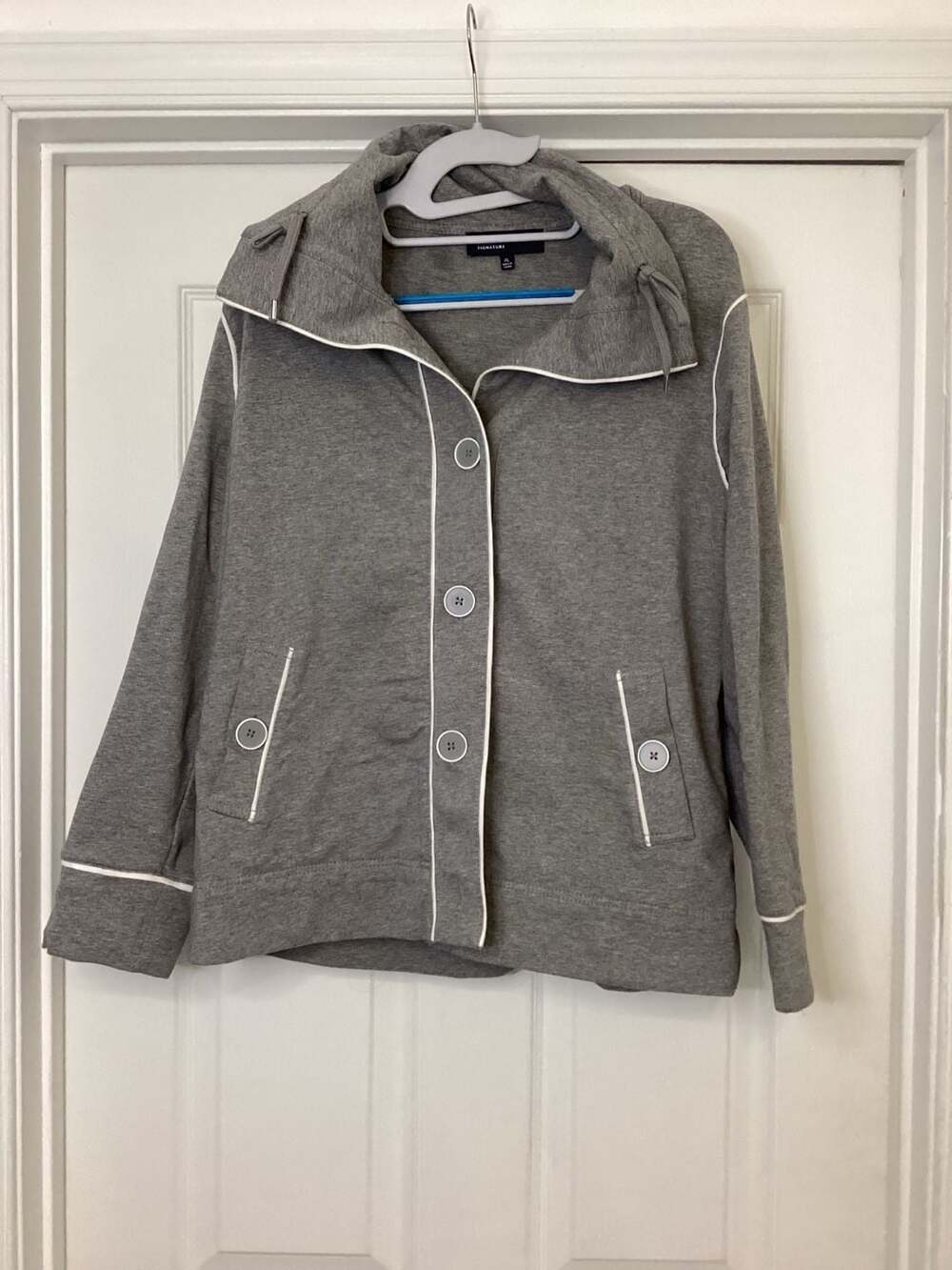 Jones New York Signature Women's Gray Fleece-Style Snap-Up Jacket with White Pip